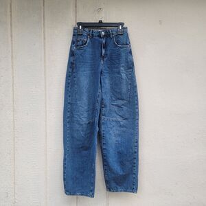 BDG High-Rise Relaxed Straight Leg Jeans in Medium Blue